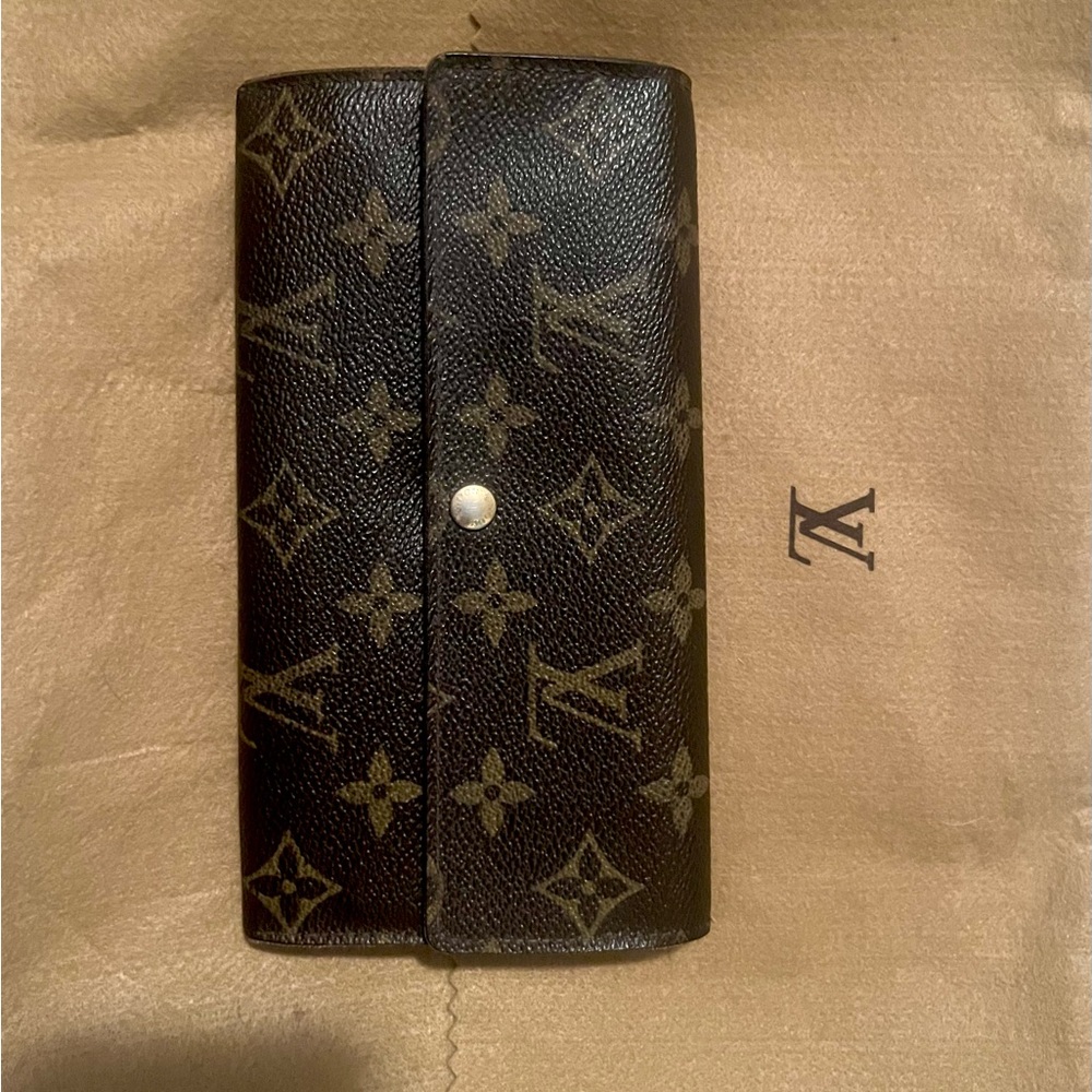 Preloved LV Wallet - purchased and authenticated by Posh Mark